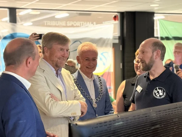 Koning spreekt met de OVA